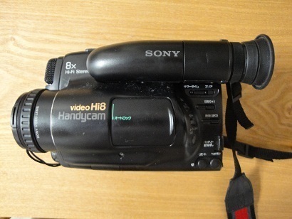 8mmヘッドクリーナー(V8-25CLD)と8ミリビデオカメラCCD-TR705
